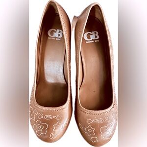 Womens High Heel Classic Pump Shoes size 8.5M Brown Leather Gianni Bini